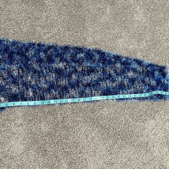 Blue variegated handmade scarf. - Picture 2 of 2